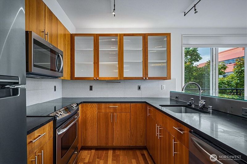 5th image of 3104 Western Avenue #420
