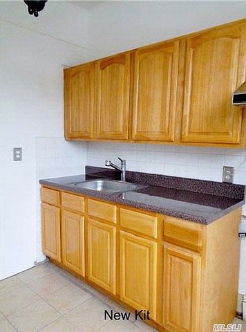 2nd image of 2927 Jordan St #2