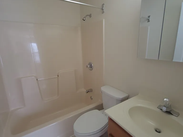 539 Upland St — Photo 11