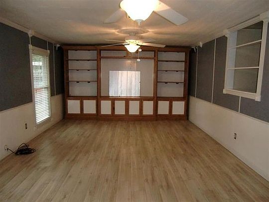 4th image of 230 Maplewood St