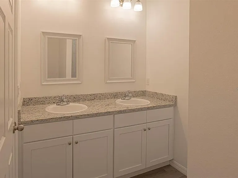 561 Wildmer Rd SW — Photo 9