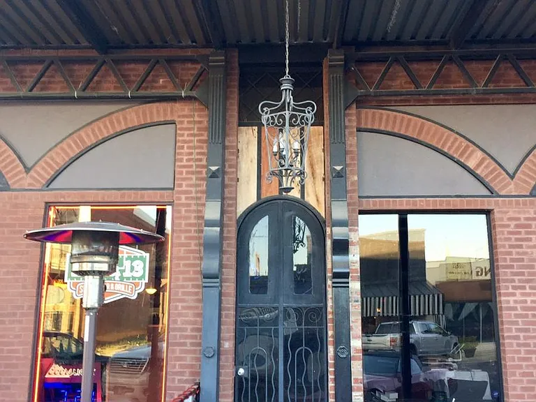 215 N Montgomery Ave — Photo 2