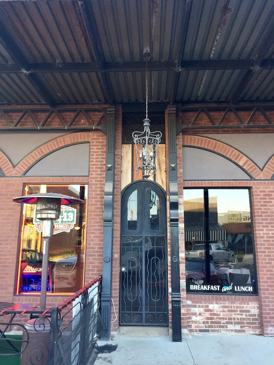 Building Photo - 215 N Montgomery Ave