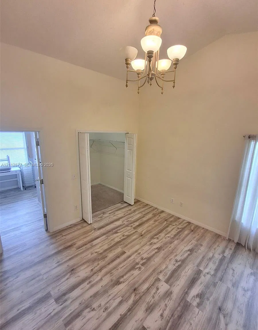 4 bed, 2.0 bath, 1661 sqft, $2,400 — Photo 4