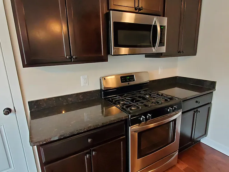 10510 Woodlawn Dr — Photo 2