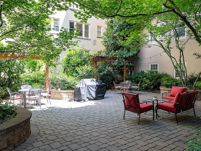 2015 NW Flanders St #314 — Photo 10