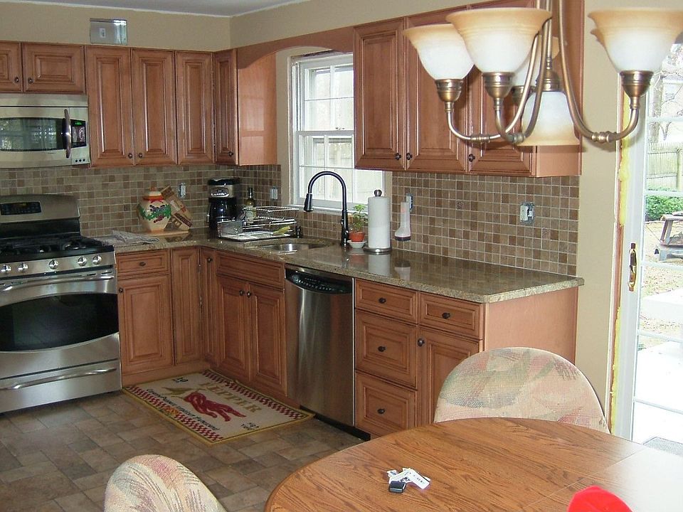 Brand new kitchen with upgraded SS appliances and granite countertops.