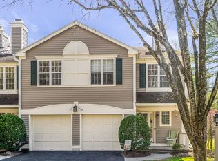 301 Pondside Dr, White Plains, NY 10607