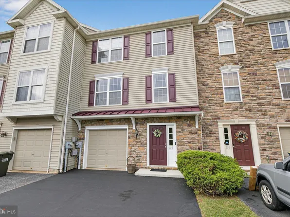 106 Ironwood Ct, Denver, PA 17517