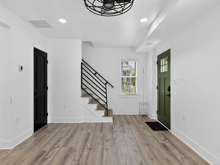 2112 34th St SE — Photo 17