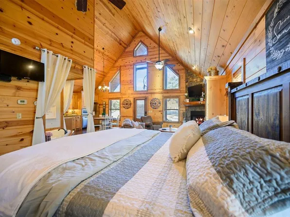 18 Honey Crisp Ln, Broken Bow, OK 74728