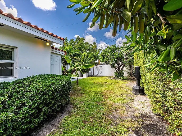 1360 SW 16th St — Photo 30