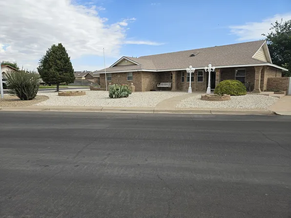 711 Masters Dr, Carlsbad, NM 88220