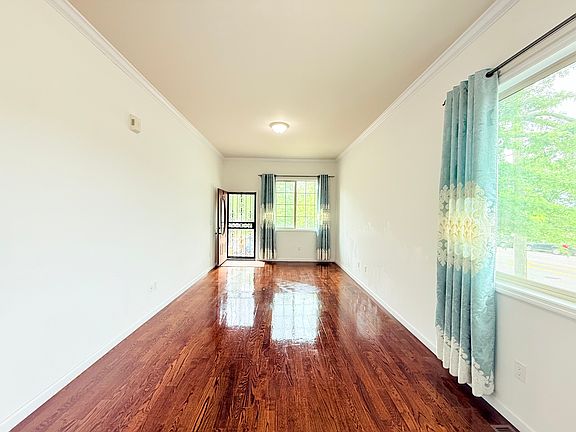 4th image of 21 Westport St