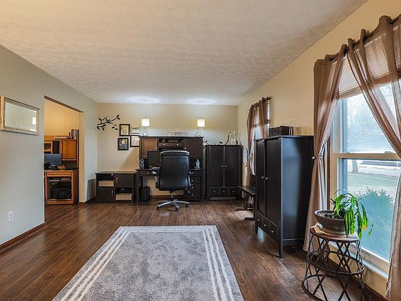 3rd image of 2349 Oakbark St
