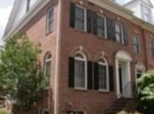 8841 Ashgrove House Ln, Vienna, VA 22182