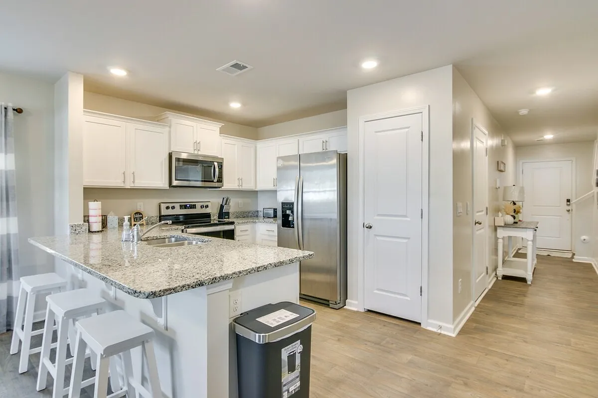 Fully Equipped Kitchen - 970 Wolfpack Ct #ID1508627P