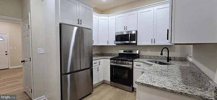 2 bed, 1.5 bath, 945 sqft, $1,600 — Photo 3