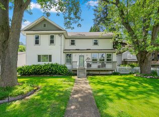 434 Lake Ave, Woodstock, IL 60098