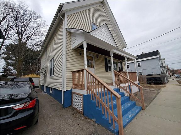 3rd image of 119 Laurel Hill Ave