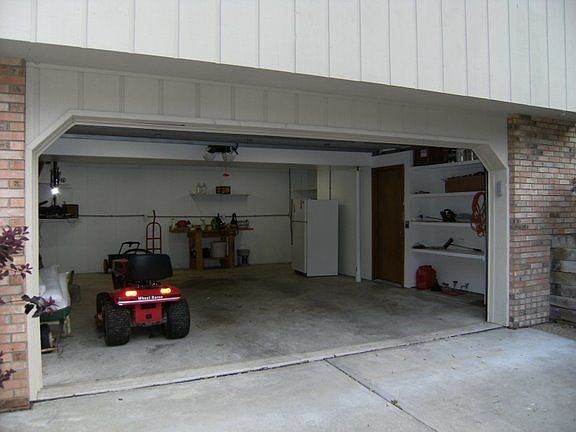 Spacious 2-car garage