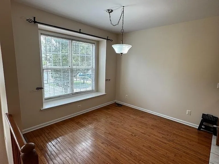 533 Coventry Dr — Photo 5