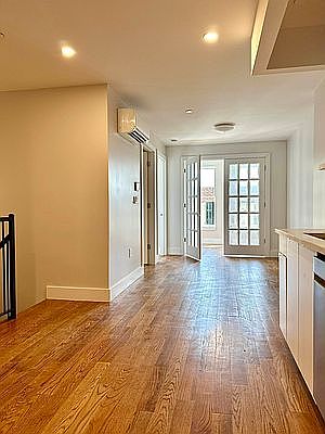 1st image of 996 Carroll St #1I