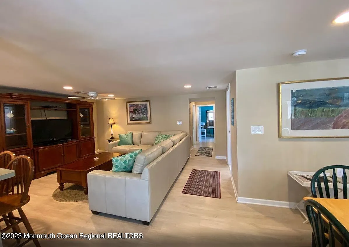2 bed, 1.5 bath, 1050 sqft, $2,000 — Photo 3