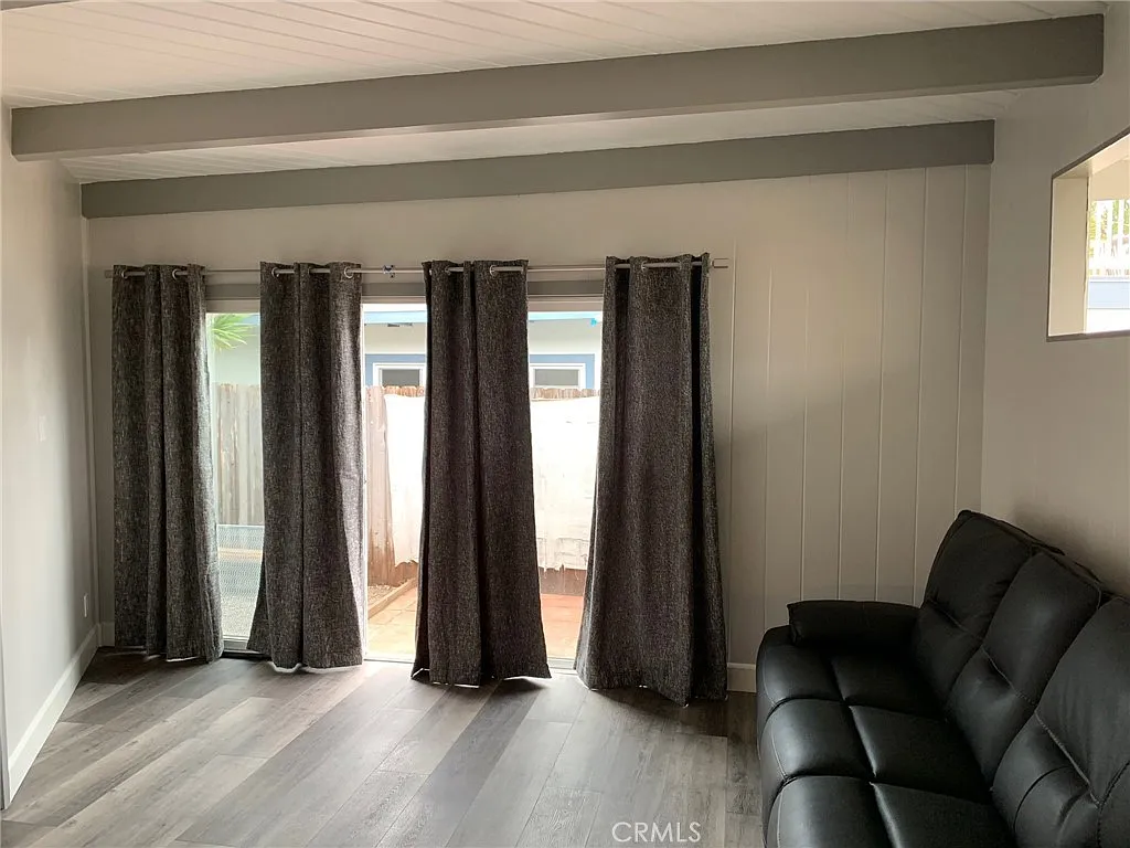 2 bed, 700 sqft, $3,100 — Photo 3