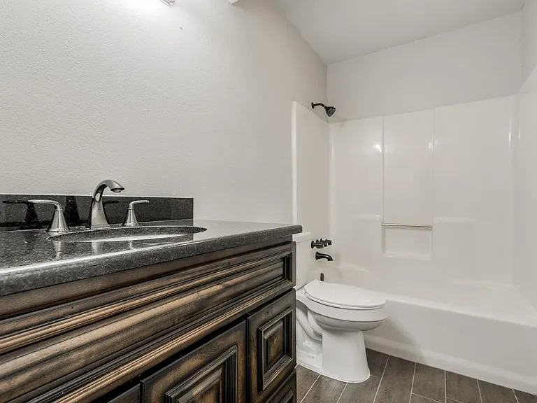 2209 Country Meadow Ln — Photo 7
