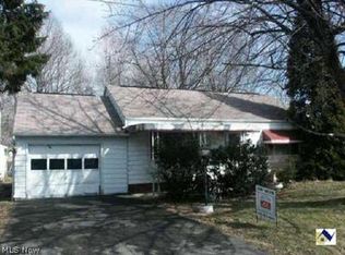 33861 Beachpark Dr, Eastlake, OH 44095