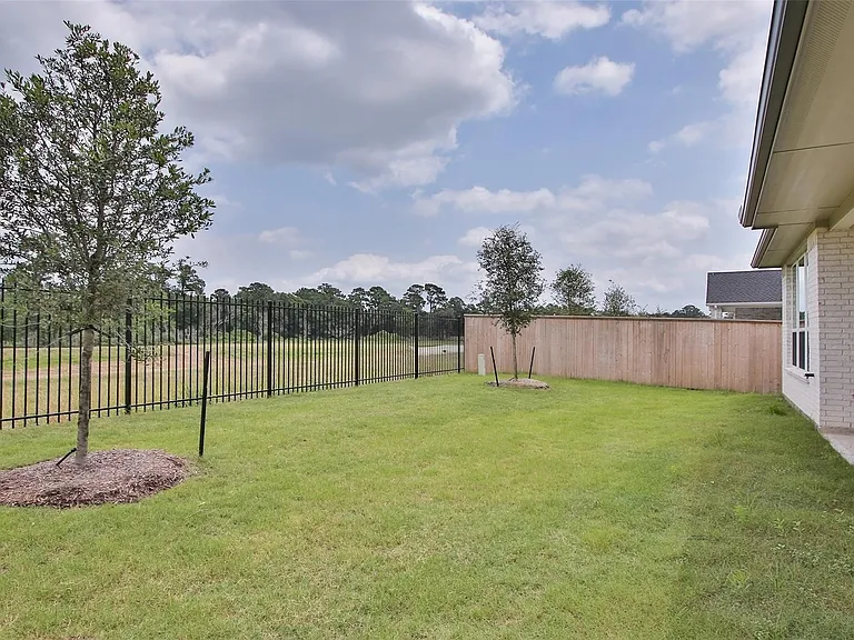 8018 Hingham Ln — Photo 39