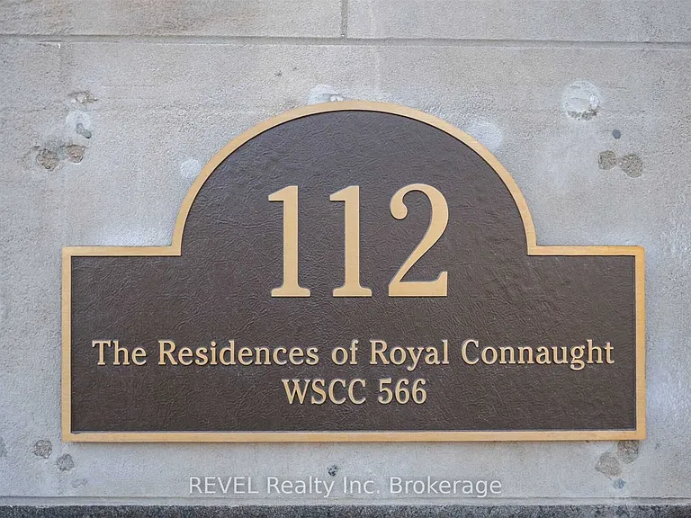 112 King St E #907 — Photo 2