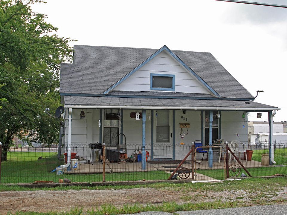 1st image of 818 S Wood St