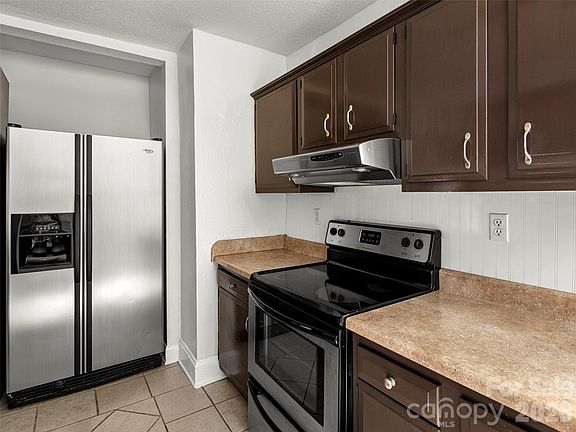 5th image of 6 Buckingham Ct