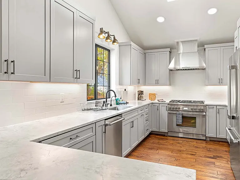9833 Yacht St — Photo 18