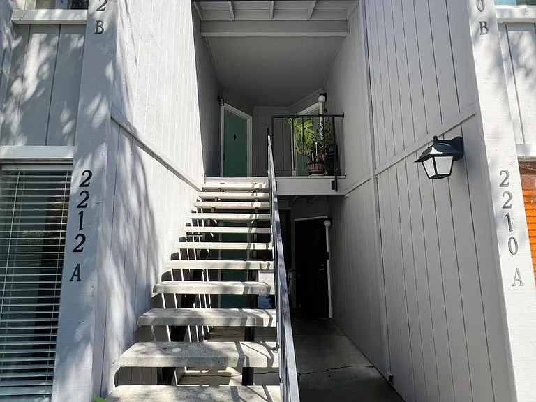 2212 Almaden Rd — Photo 5