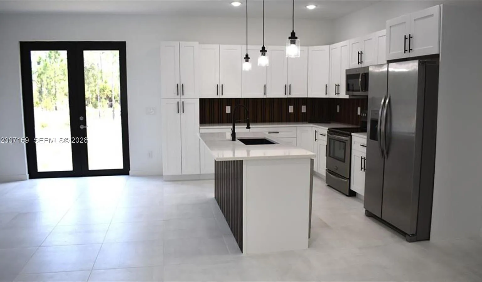 4 bed, 2.0 bath, $2,000 — Photo 4