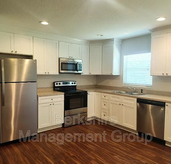 2405 Avenue C SW #B — Photo 8