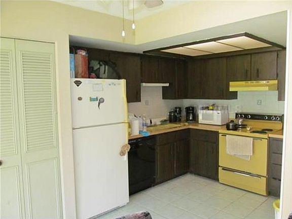 3rd image of 2612 London Bridge Ct
