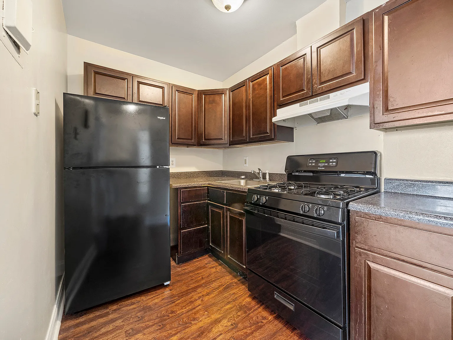 Virginia Arms Apartments — Photo 4