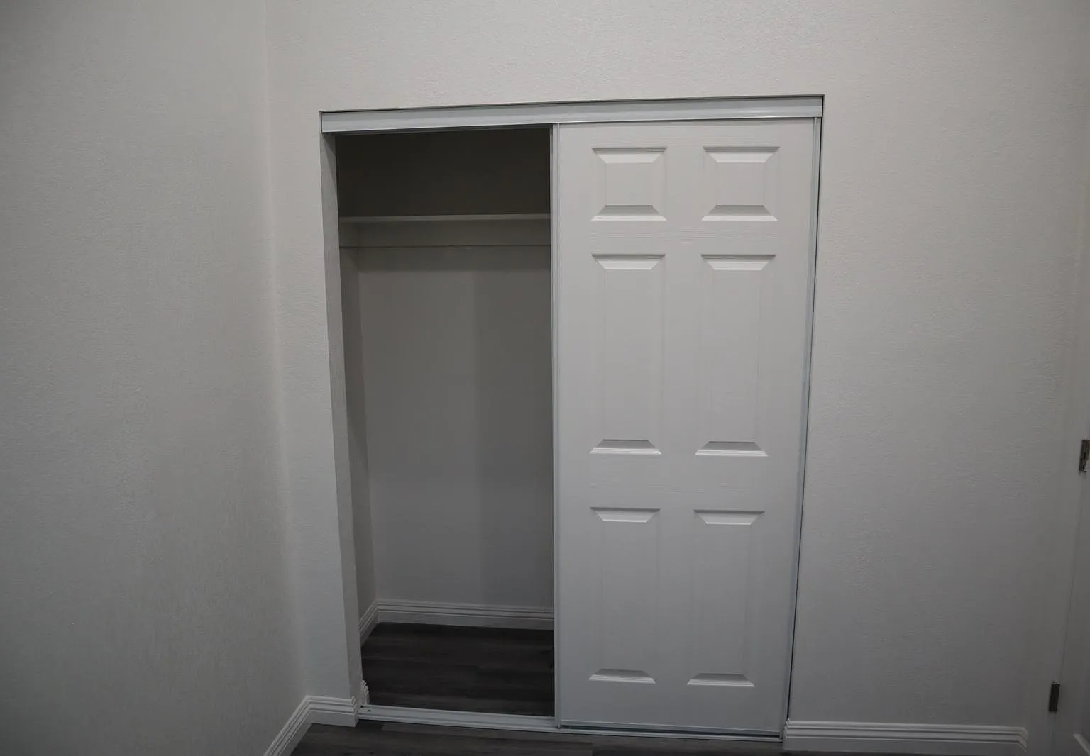 2 bed, 590 sqft, $2,600 — Photo 2