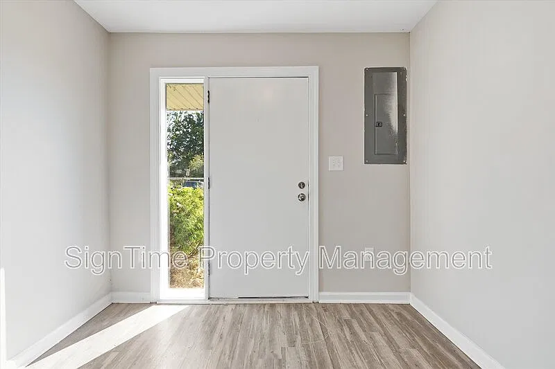 4 bed, 1.0 bath, 1400 sqft, $1,675 — Photo 3