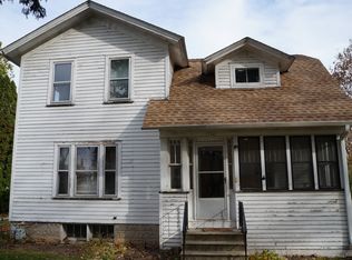 164 N Oak St, Hinckley, IL 60520