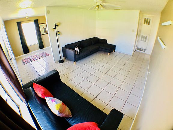 4th image of 2401 Sherwood Ln