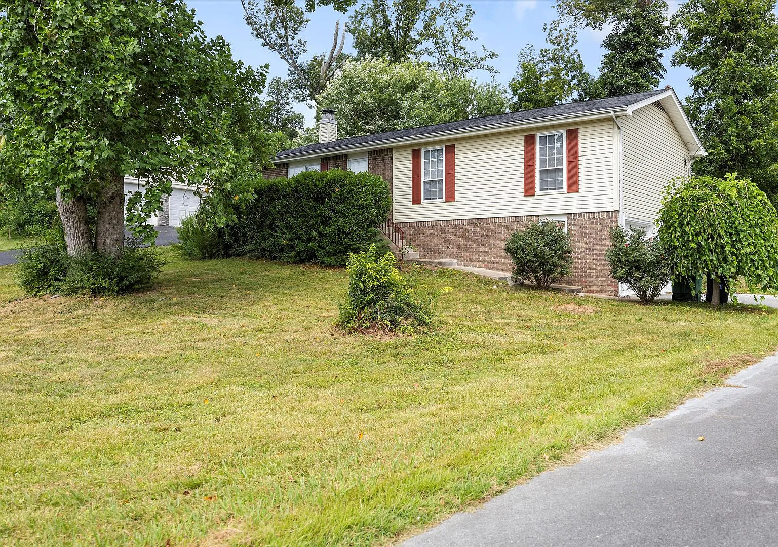 Beautiful Updated 4 Bed 2 Bath Home in Ooltewah — Photo 1
