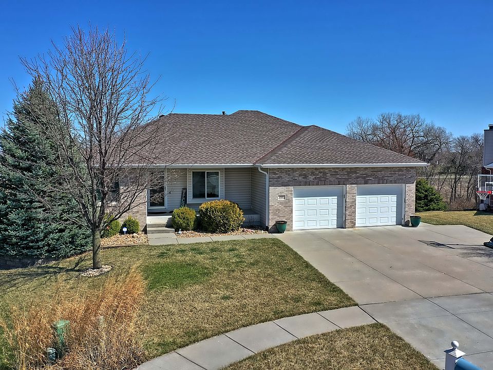 1st image of 220 Wenzel Cir