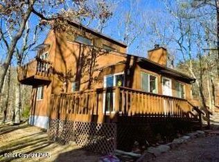 2204 Exeter Ct, Bushkill, PA 18324