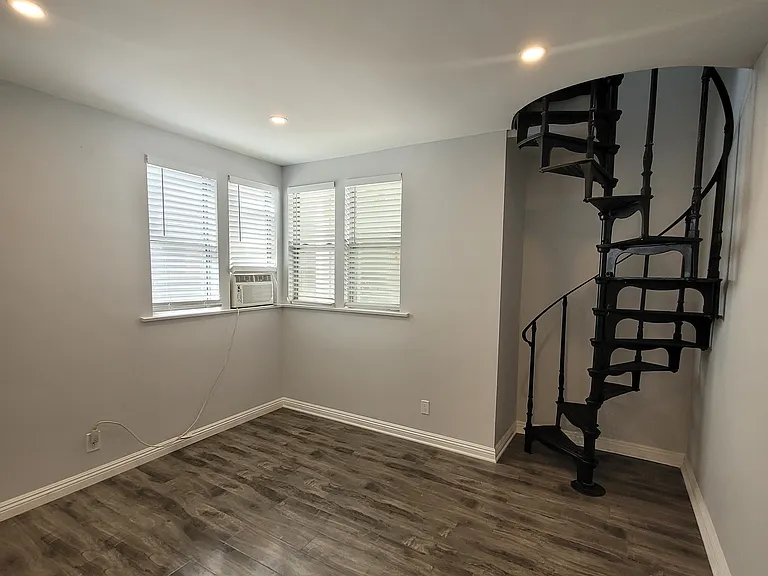 Oakhurst Apartments — Photo 53