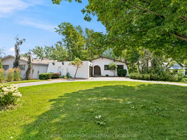 807 Wartman Ave, Kingston, ON K7M 4M3